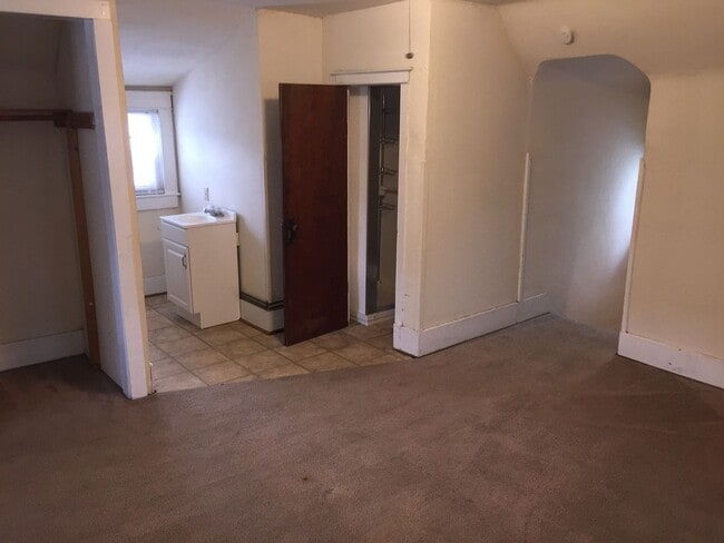 Building Photo - 3 Bed 2 Bath House Columbia College