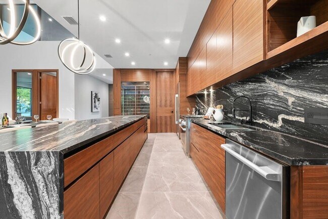 Building Photo - 3415 Rosefinch Trail