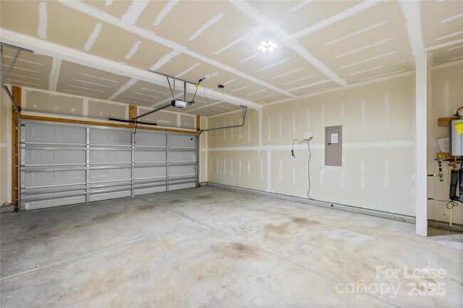 Building Photo - 2136 Laurens Dr