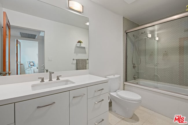 Building Photo - 843 17th St