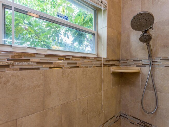 Building Photo - 5524 Garfield St