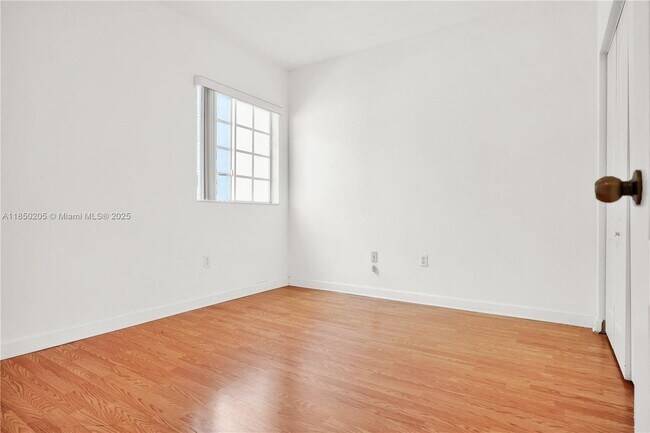 Building Photo - 14815 SW 9th Ln