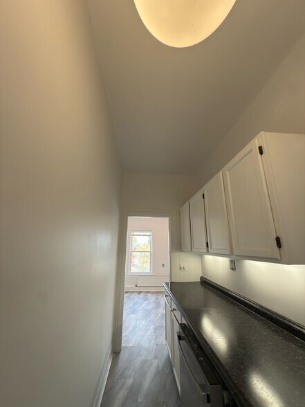 Building Photo - 1060 Forest Ave