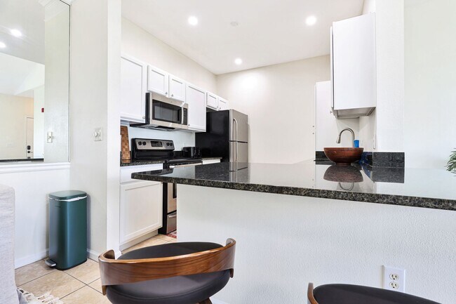 Building Photo - Bradenton 3BR/2BA – Newly Remodeled, 3rd F...