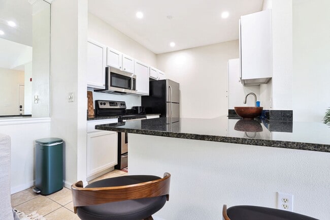 Building Photo - Bright & Airy, Newly Remodeled 3BR/2BA Condo