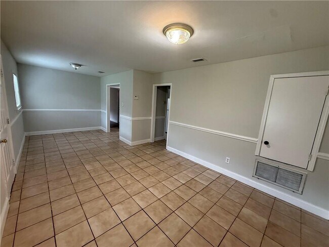 Building Photo - 6750 Cheyenne Pkwy
