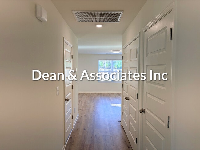 Building Photo - 827 Fish Camp Rd