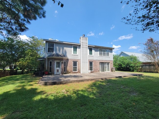 Building Photo - 1000 Fay Dr