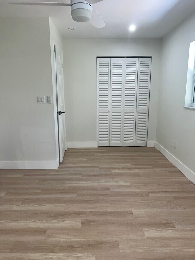 Building Photo - 10042 N 52nd St