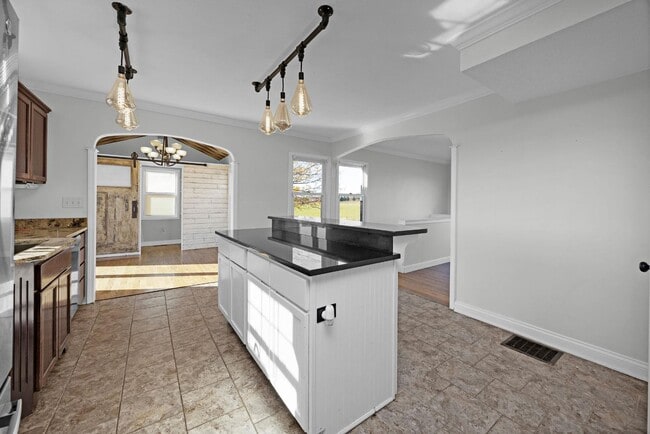 Building Photo - 180 White Mills Glendale Rd W