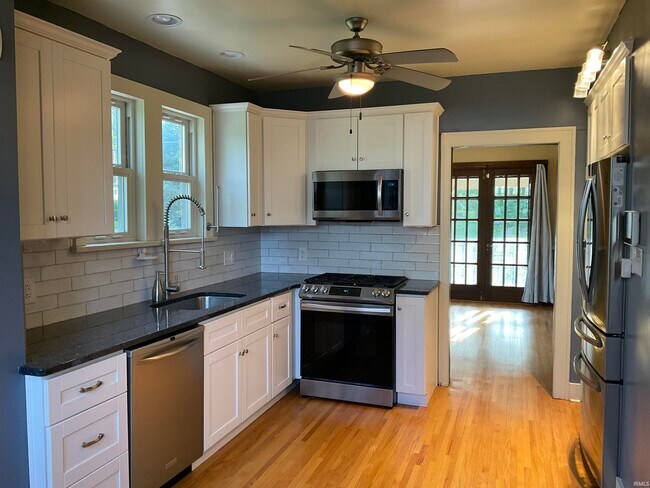 Building Photo - 3621 Hoagland Ave