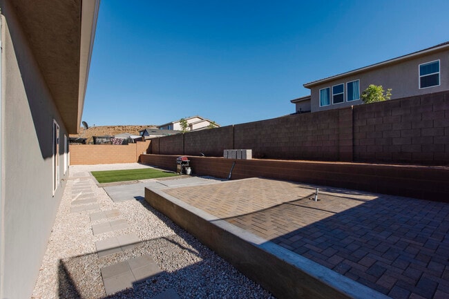 Building Photo - 3338 E Crimson Ridge Dr