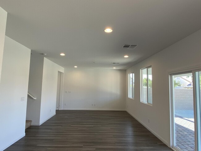 Building Photo - 2212 Stone Well Rd