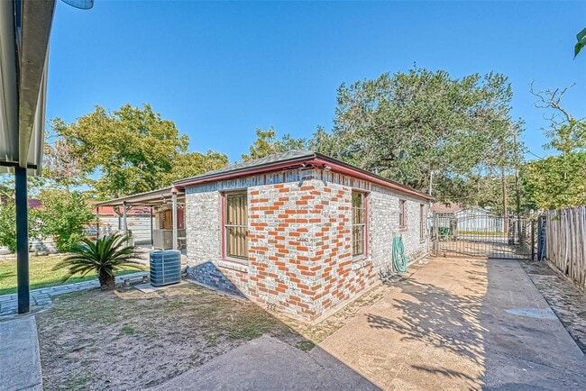 Building Photo - 8414 Flintridge Dr