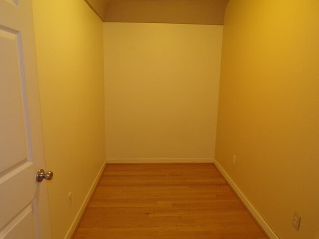 Building Photo - 424 SW Pendleton St