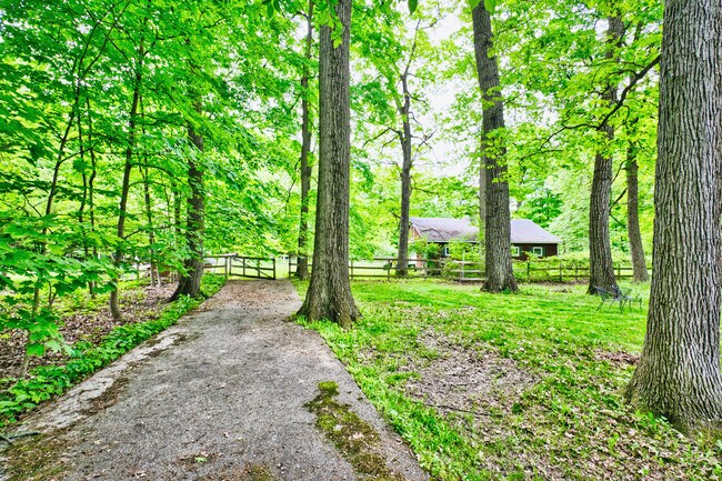 Building Photo - 565 Juneberry Rd