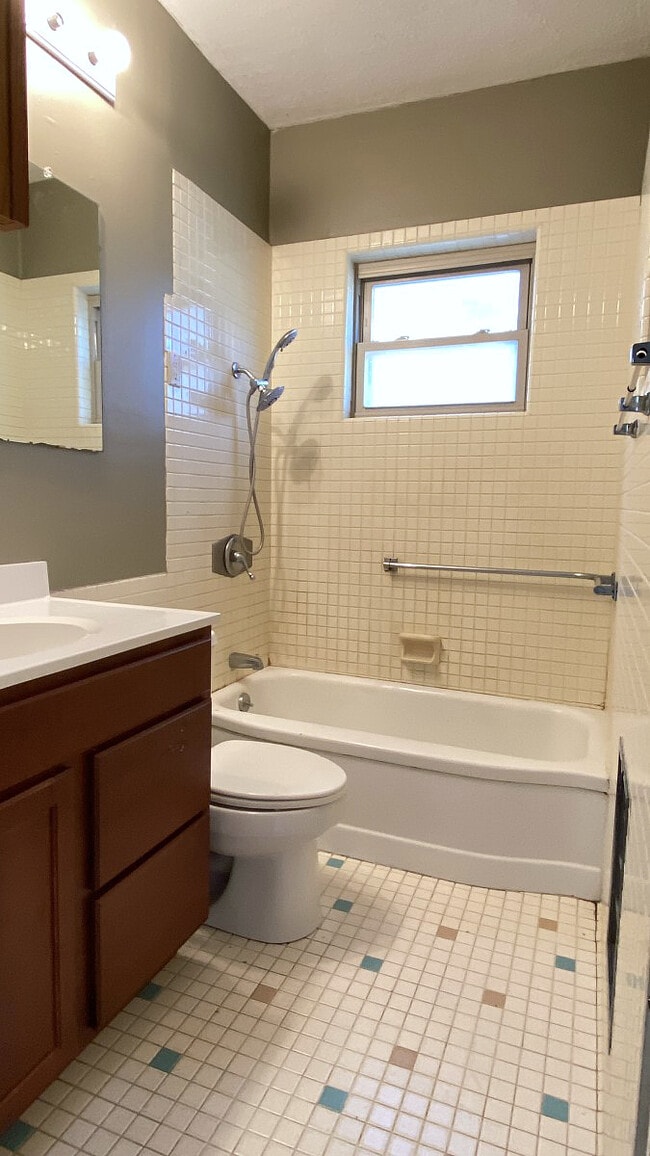 Building Photo - 1017 Audubon Ave