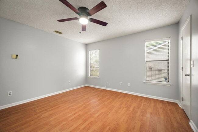 Building Photo - Charming 3-Bedroom, 2-bathroom Gem Awaits!