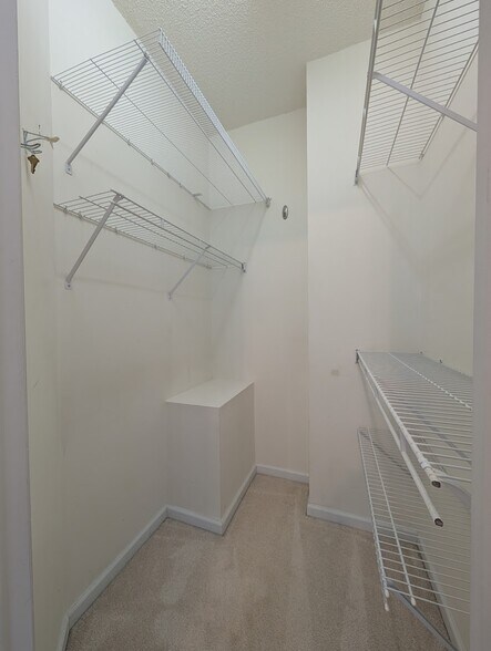 Building Photo - 18 Duke of Gloucester Cir