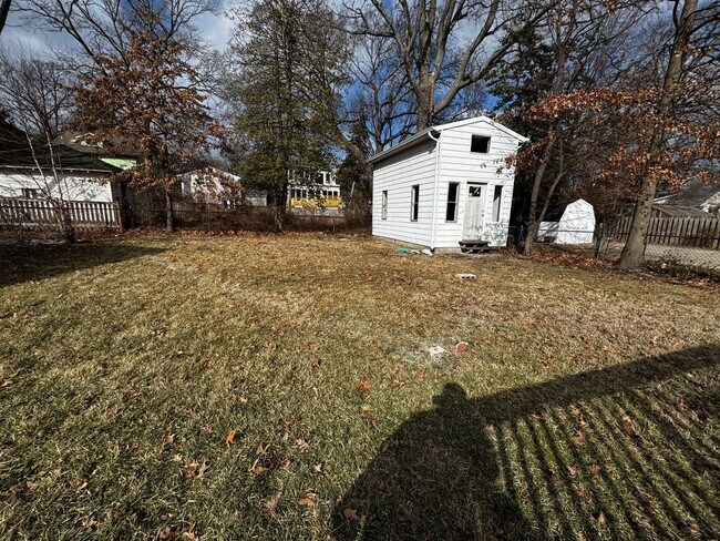 Building Photo - RENOVATED EXPANSIVE 5BD 4BA BRIGHTWOOD HOME