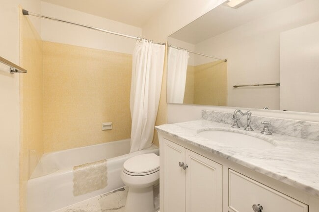 Building Photo - Beautiful 2/2 Condo in Hidden Valley!