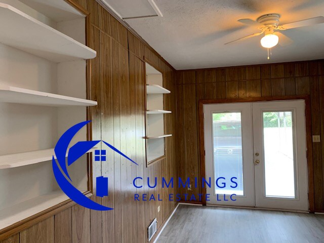 Building Photo - Nice Three Bedroom With Tons of Storage