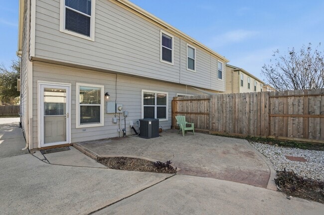 Building Photo - 29702 Sullivan Oaks Dr