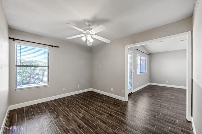 Building Photo - 2075 S Peppertree Dr