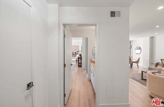 Building Photo - 10747 Wilshire Blvd