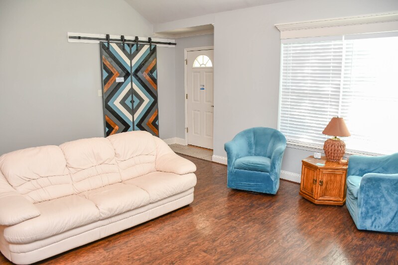 Building Photo - 2546 Bascom Dr