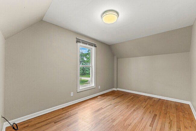 Building Photo - 7496 Wolf Rd