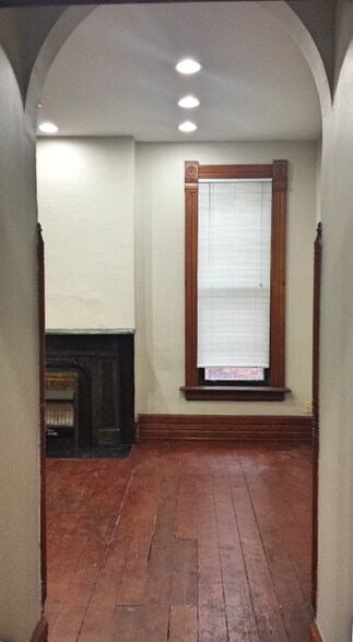 Building Photo - 65 Smith Pl