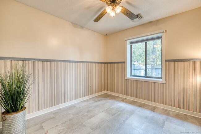 Building Photo - 10 Deepwood Dr