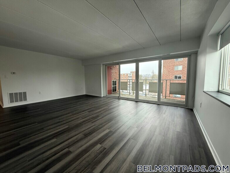 Building Photo - 53 Hill Rd