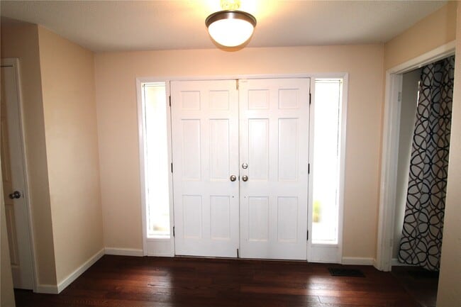 Building Photo - 736 Henry Ave