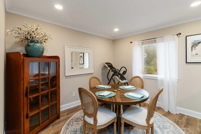 Building Photo - 1960 Variations Dr NE