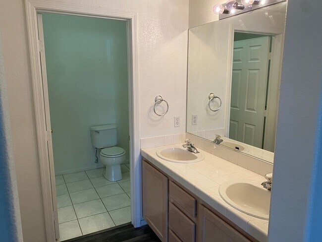 Building Photo - 2br with wood flooring on first floor in g...