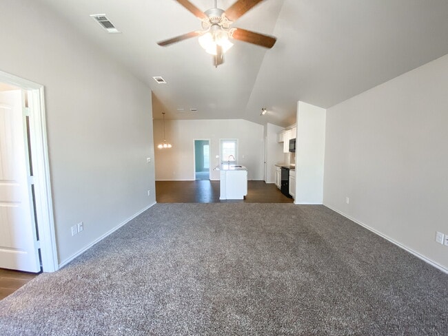 Building Photo - 3/2/2 Home in Windstone!