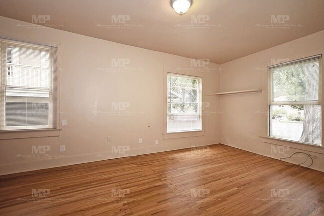 Building Photo - 322 W Laurel St