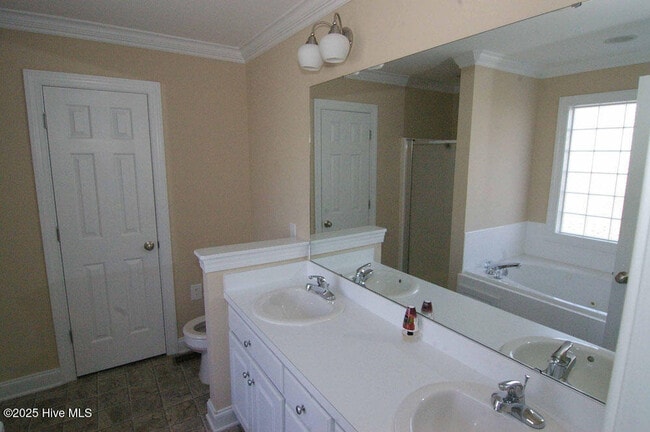 Building Photo - 1000 Sebring Dr