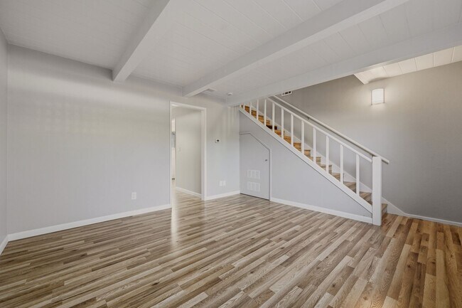Building Photo - 1141-1161 Oak Avenue