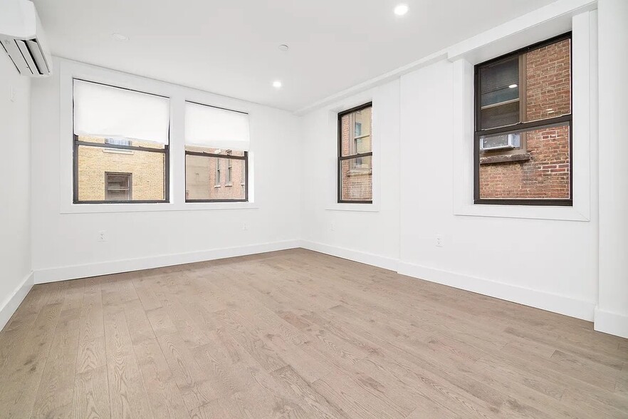 Building Photo - 241 W 75th St
