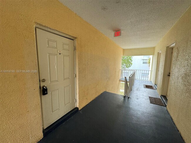 Building Photo - 415 Executive Center Dr