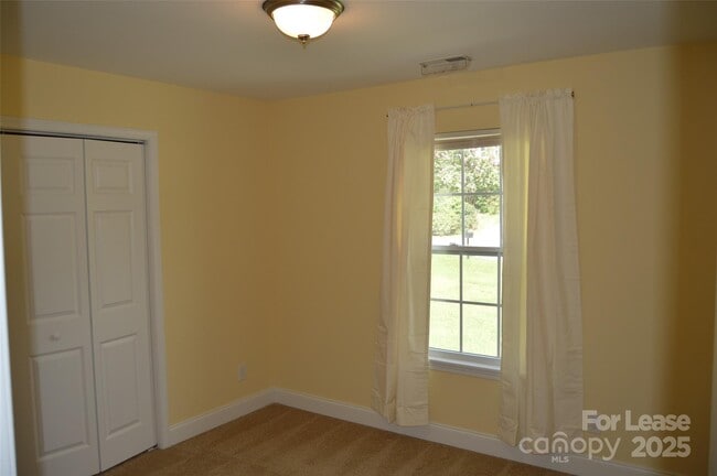 Building Photo - 132 Springfield Rd