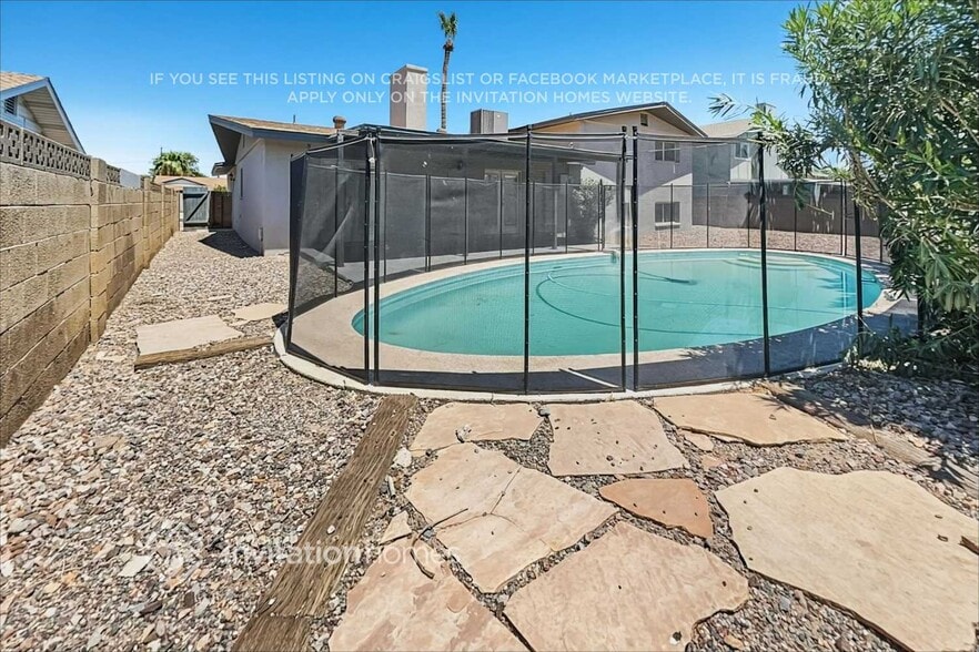 Building Photo - 943 E Manhatton Dr