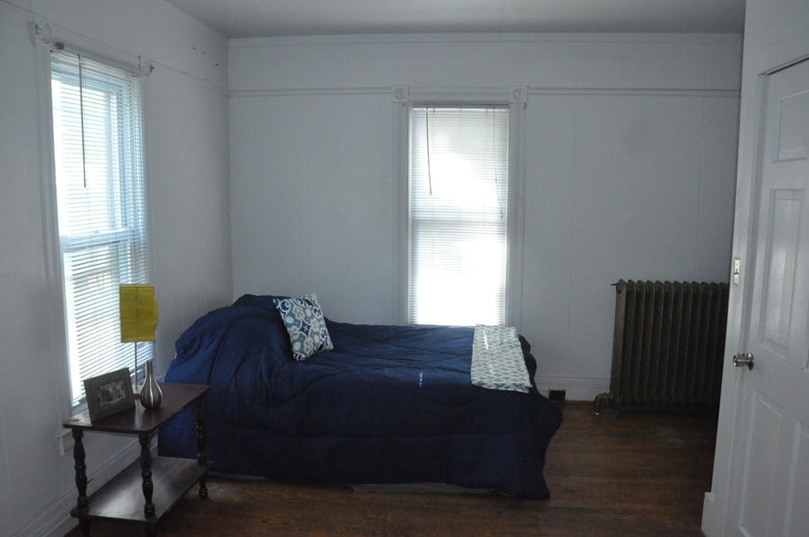 Bedroom 1 - 212 Linden Ave