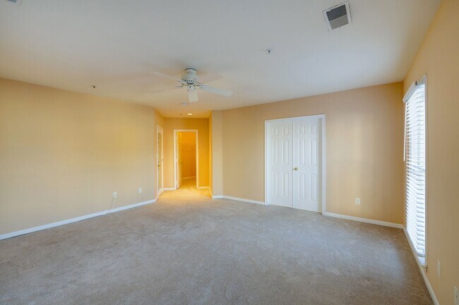 Building Photo - Luxury Townhome in the Heart of the Kentlands