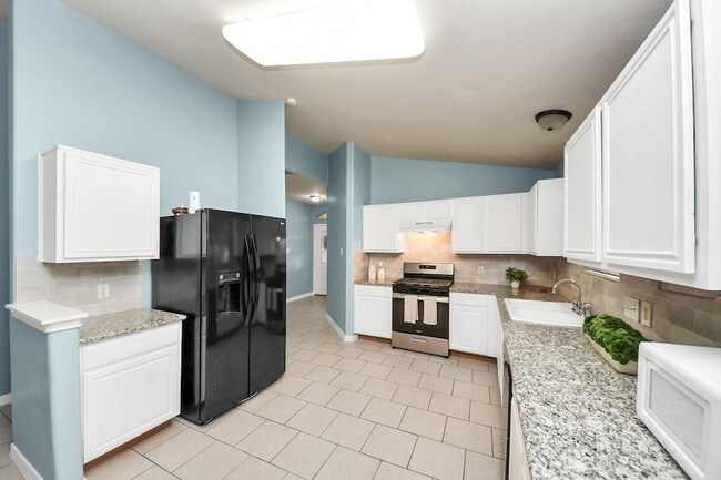 Building Photo - 20919 New Leaf Ct