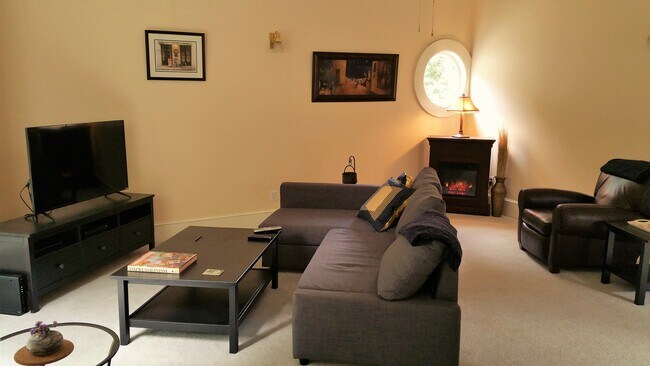 Living area with electric fireplace - 131 SW Hooker St