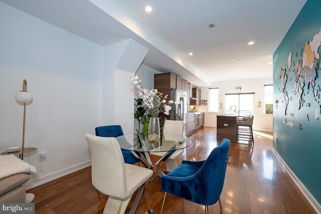 Building Photo - 1326 N Mascher St